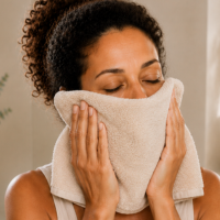 Serviette-femme-visage
