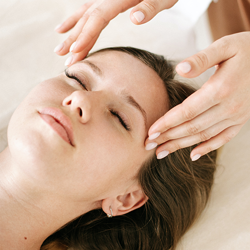 soin-visage-femme-institut